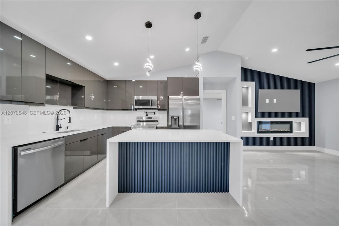 На продажу: $379,900 (3 спален, 2 ванн, 1362 Квадратных фут)