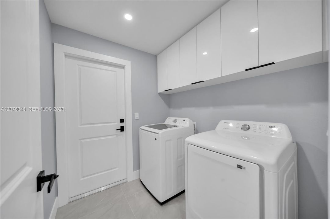 На продажу: $379,900 (3 спален, 2 ванн, 1362 Квадратных фут)