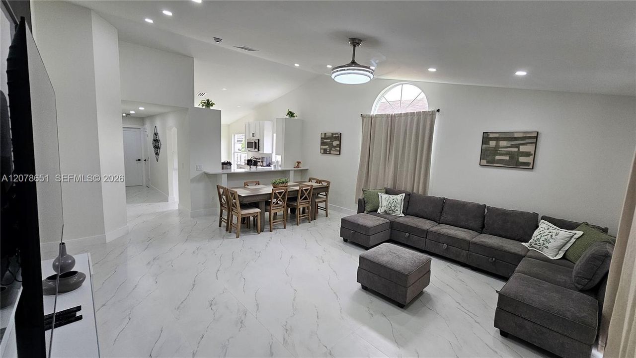 En Venta: $499,000 (3 camas, 2 baños, 1410 Pies cuadrados)