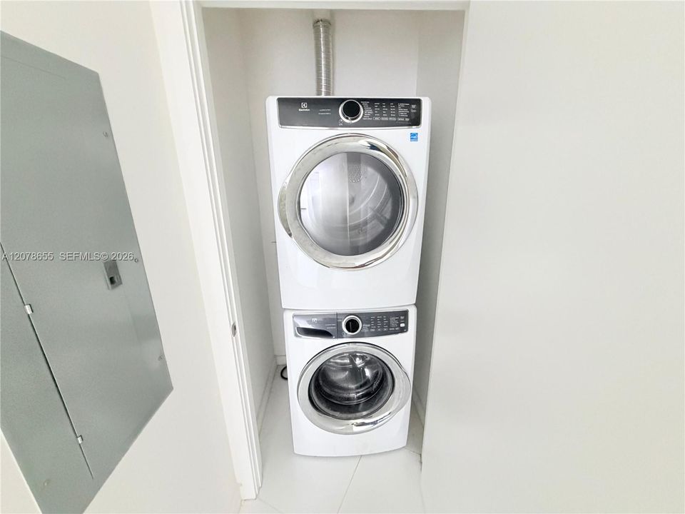 En Venta: $680,000 (1 camas, 1 baños, 937 Pies cuadrados)