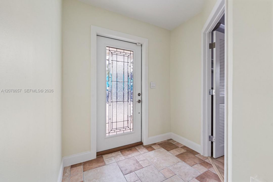 En Venta: $974,900 (3 camas, 2 baños, 1909 Pies cuadrados)