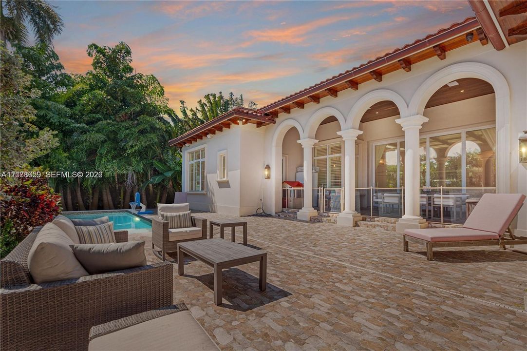 En Venta: $6,499,000 (5 camas, 6 baños, 3724 Pies cuadrados)