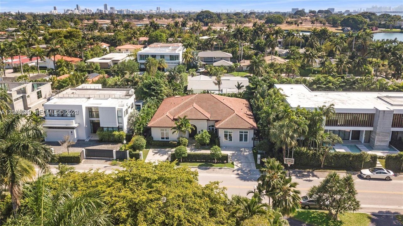 En Venta: $6,499,000 (5 camas, 6 baños, 3724 Pies cuadrados)