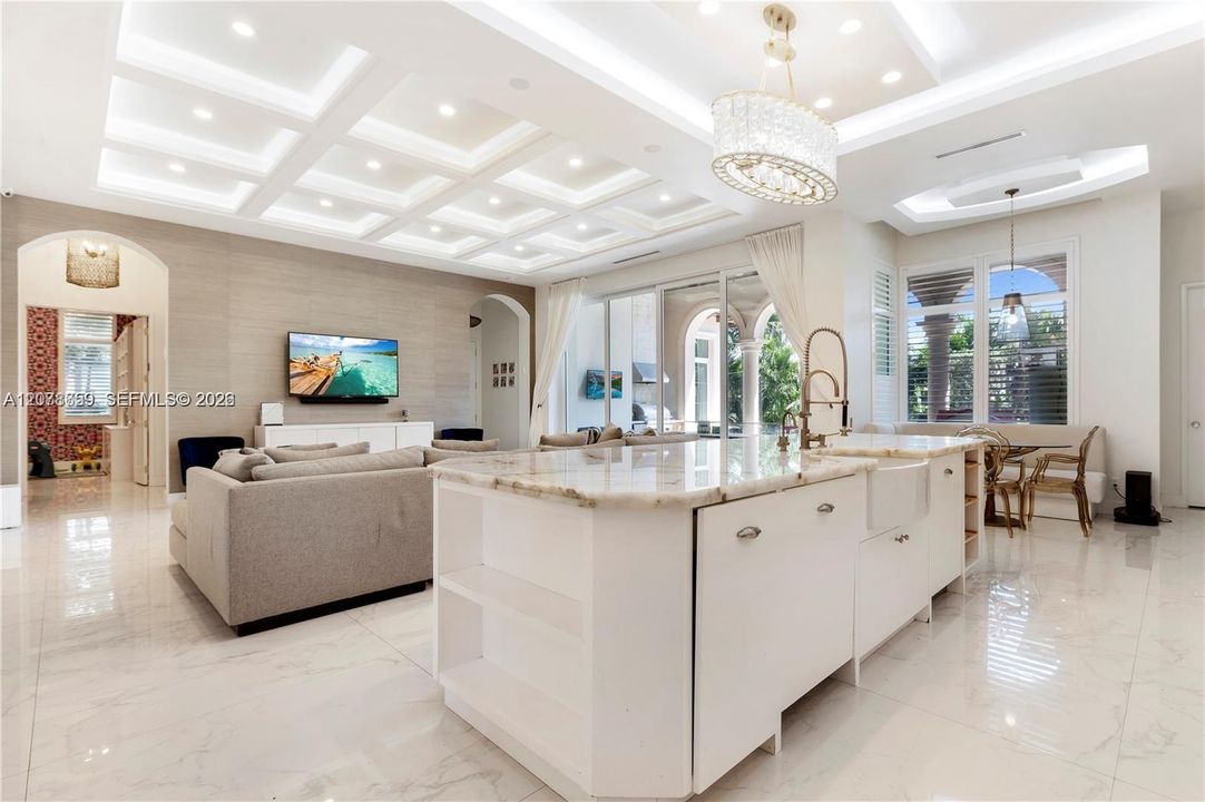 En Venta: $6,499,000 (5 camas, 6 baños, 3724 Pies cuadrados)