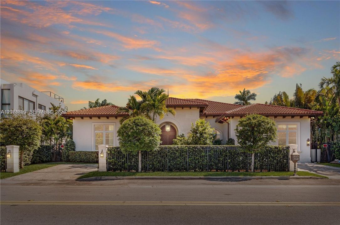 En Venta: $6,499,000 (5 camas, 6 baños, 3724 Pies cuadrados)