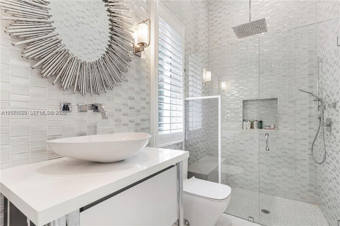 En Venta: $6,499,000 (5 camas, 6 baños, 3724 Pies cuadrados)