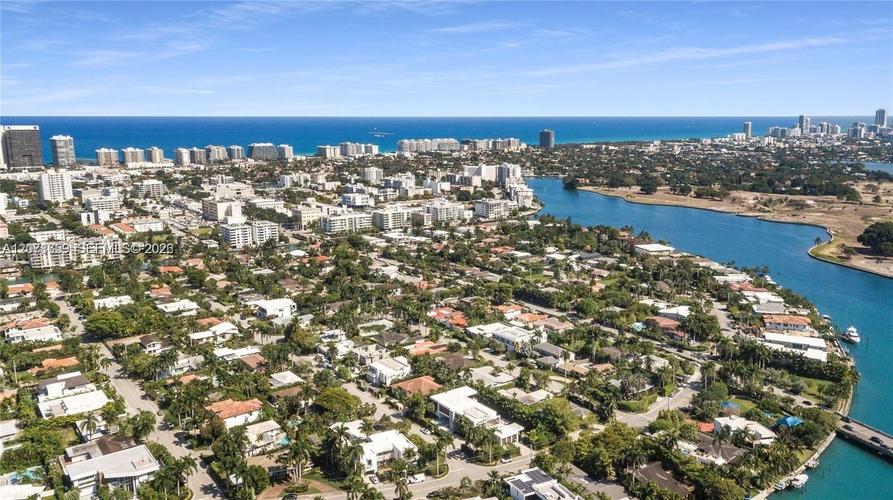 En Venta: $6,499,000 (5 camas, 6 baños, 3724 Pies cuadrados)