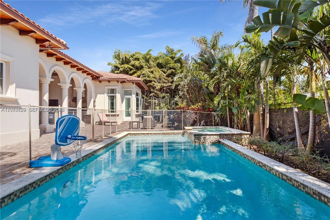 En Venta: $6,499,000 (5 camas, 6 baños, 3724 Pies cuadrados)