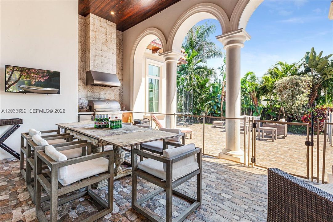 En Venta: $6,499,000 (5 camas, 6 baños, 3724 Pies cuadrados)