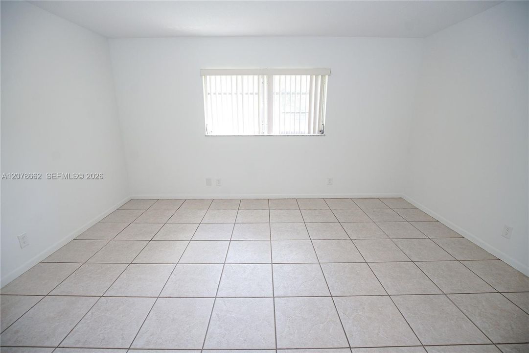 For Rent: $1,900 (1 beds, 1 baths, 847 Square Feet)