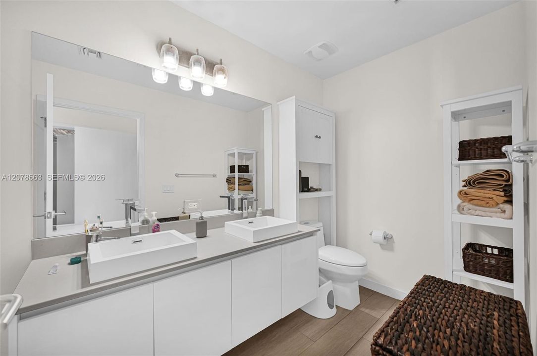 En Venta: $625,000 (2 camas, 2 baños, 962 Pies cuadrados)