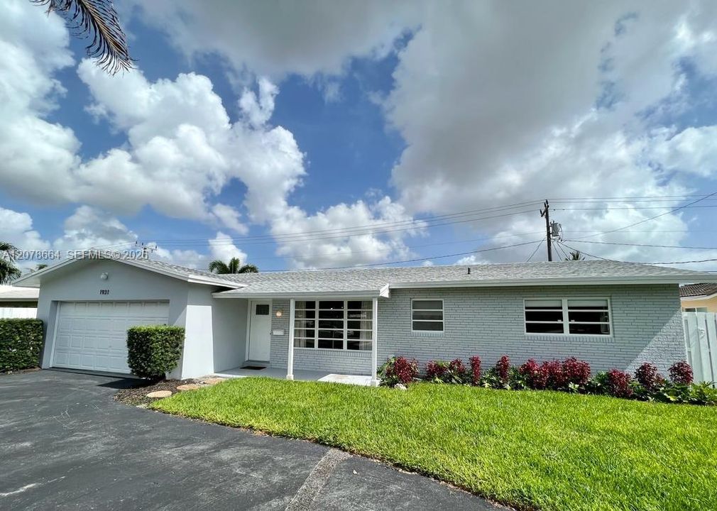 For Rent: $3,700 (2 beds, 2 baths, 1586 Square Feet)