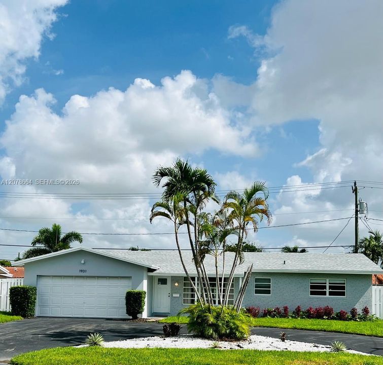 For Rent: $3,700 (2 beds, 2 baths, 1586 Square Feet)