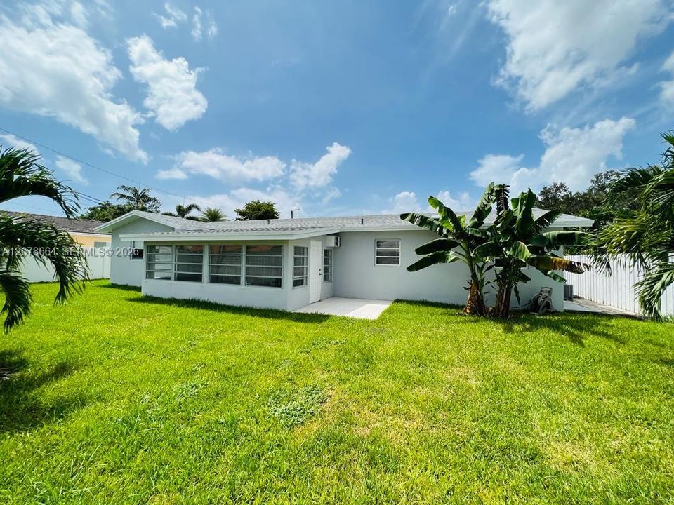 For Rent: $3,700 (2 beds, 2 baths, 1586 Square Feet)