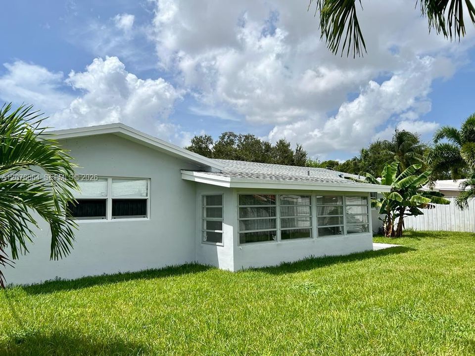 For Rent: $3,700 (2 beds, 2 baths, 1586 Square Feet)