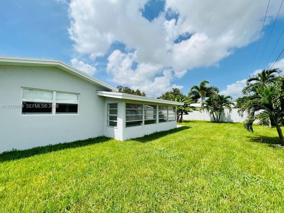 For Rent: $3,700 (2 beds, 2 baths, 1586 Square Feet)