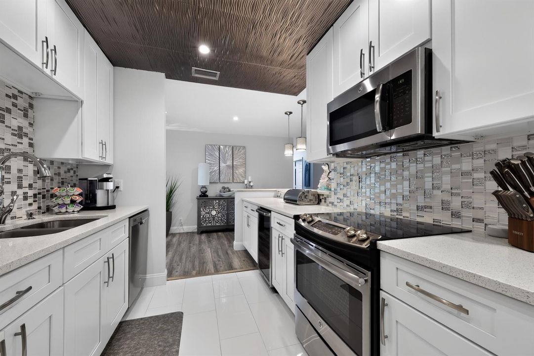 17_3550_Joseph_Dr-Kitchen-0082