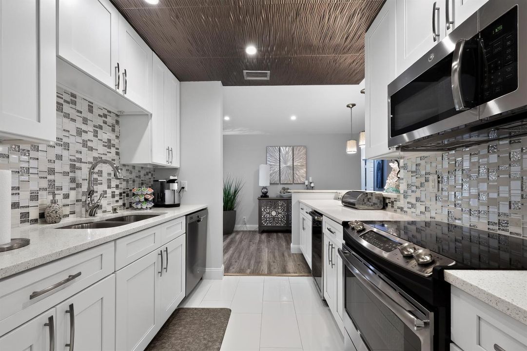 19_3550_Joseph_Dr-Kitchen-0076