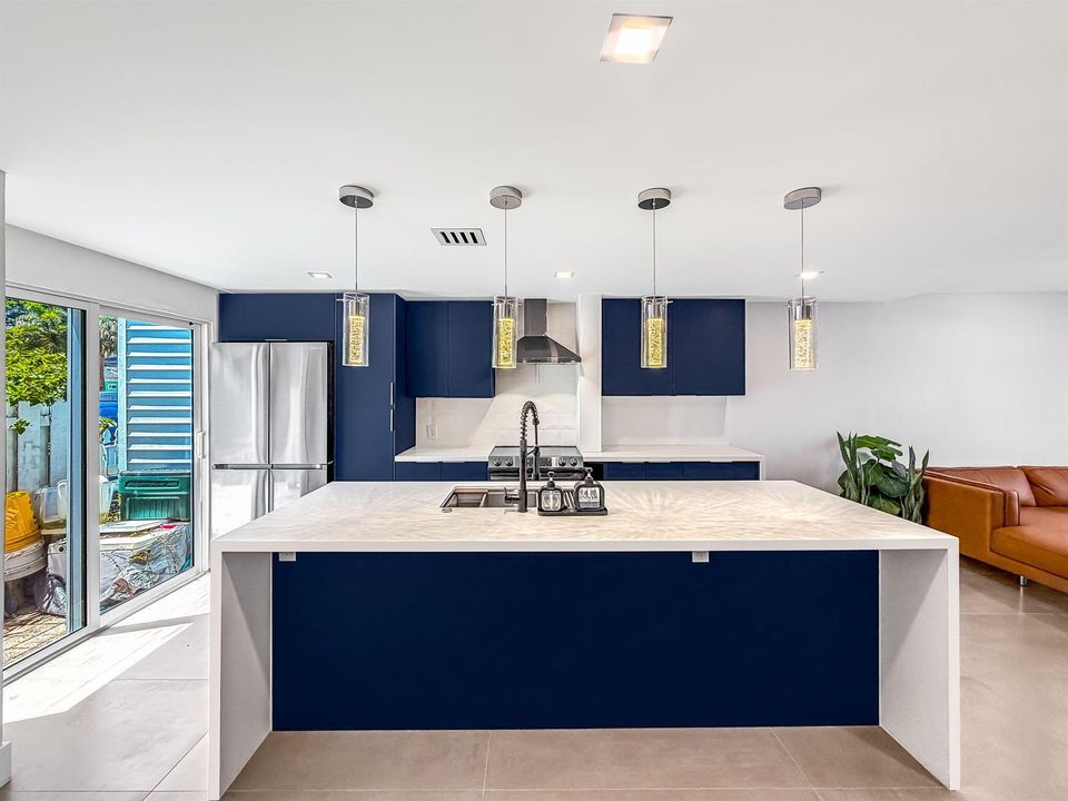 7-web-or-mls-JOY_053830