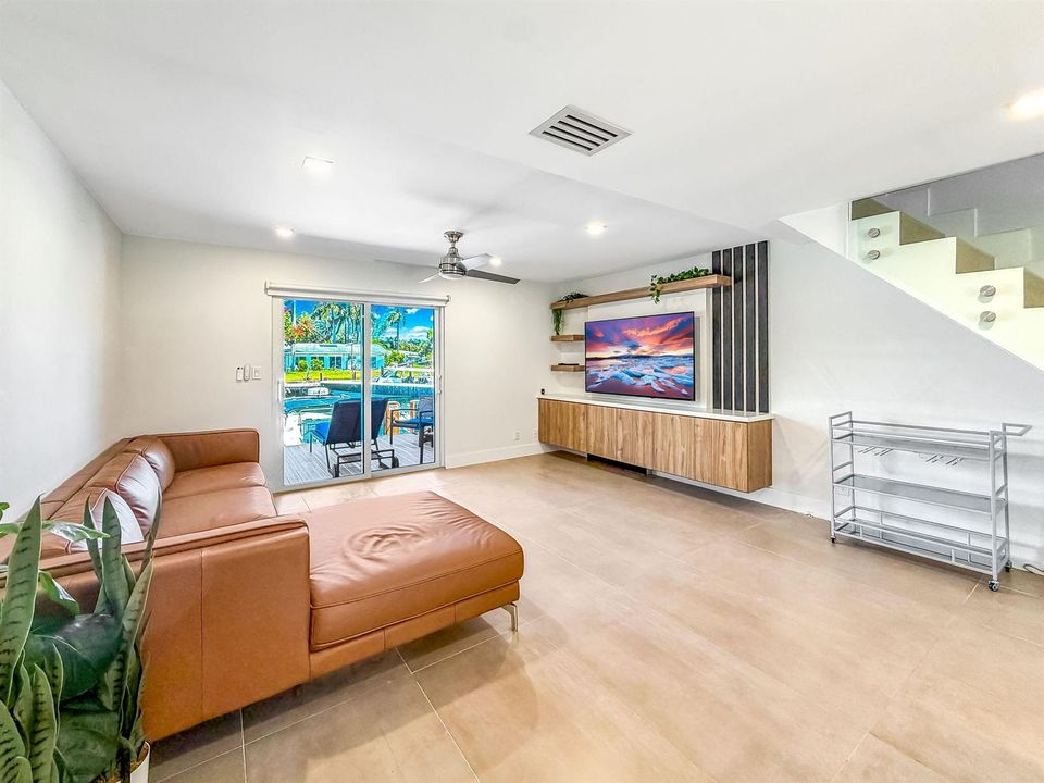 12-web-or-mls-JOY_053800