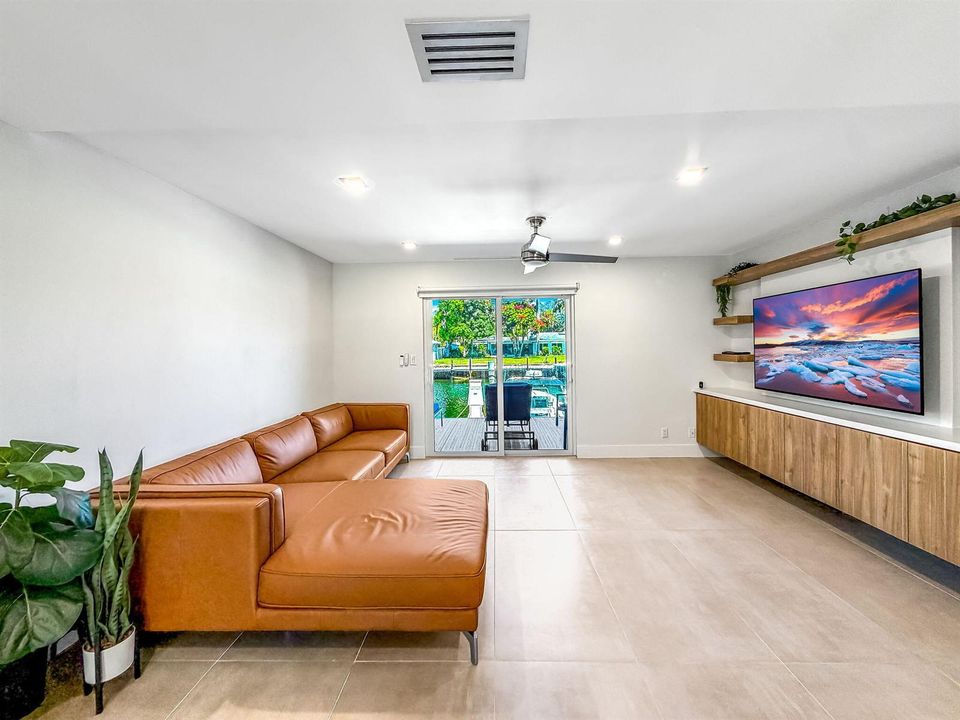 13-web-or-mls-JOY_053790