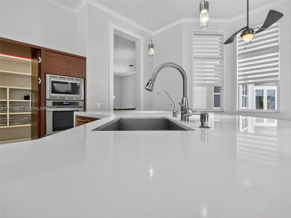 На продажу: $2,495,000 (5 спален, 5 ванн, 4858 Квадратных фут)