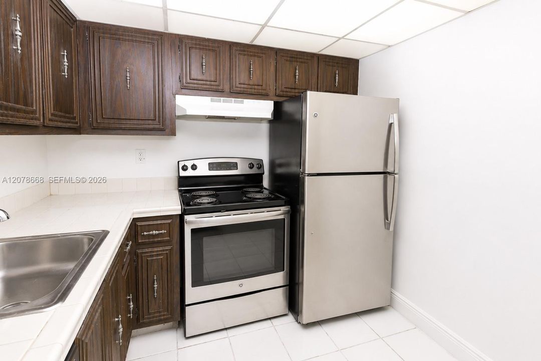 For Rent: $1,950 (2 beds, 2 baths, 1036 Square Feet)