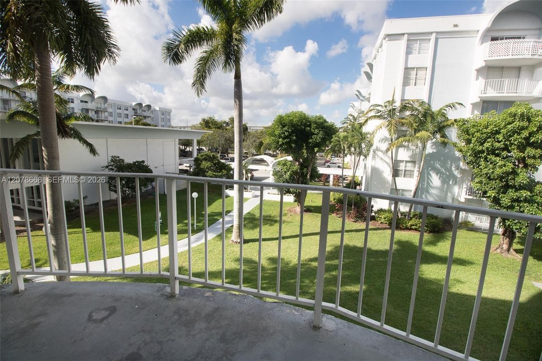 For Rent: $1,950 (2 beds, 2 baths, 1036 Square Feet)