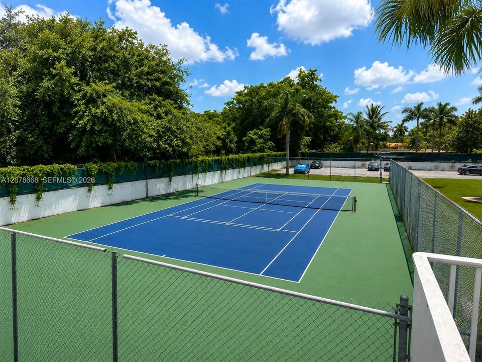 For Rent: $1,950 (2 beds, 2 baths, 1036 Square Feet)