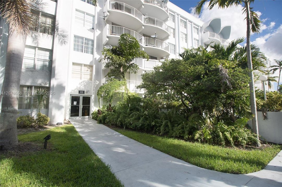For Rent: $1,950 (2 beds, 2 baths, 1036 Square Feet)