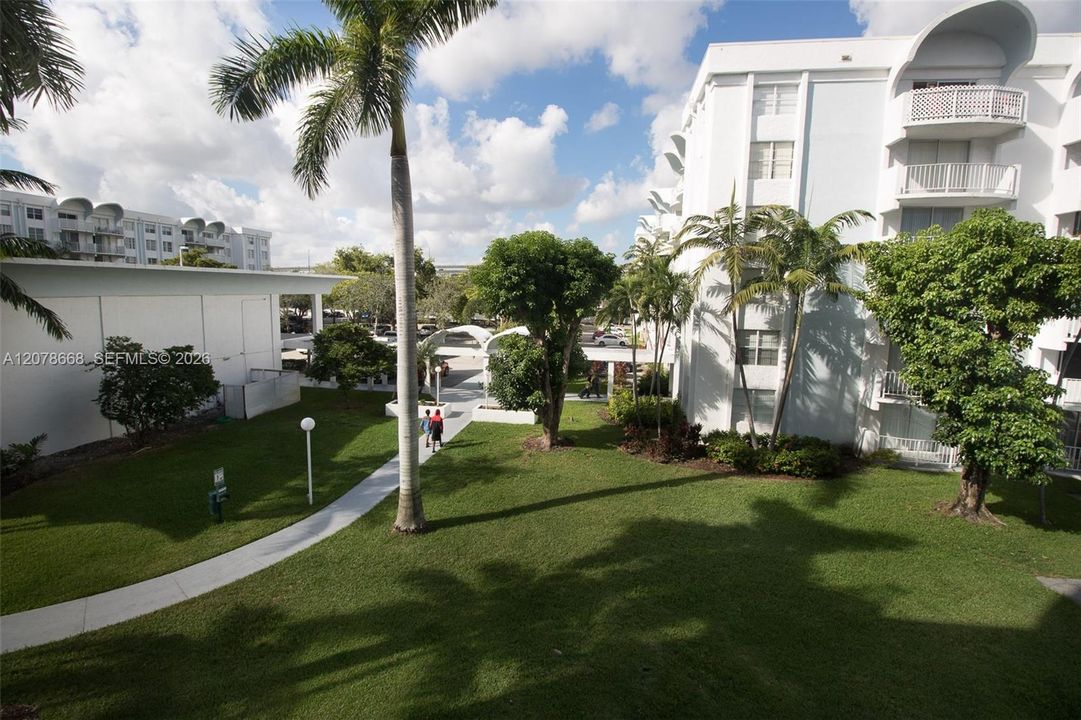 For Rent: $1,950 (2 beds, 2 baths, 1036 Square Feet)