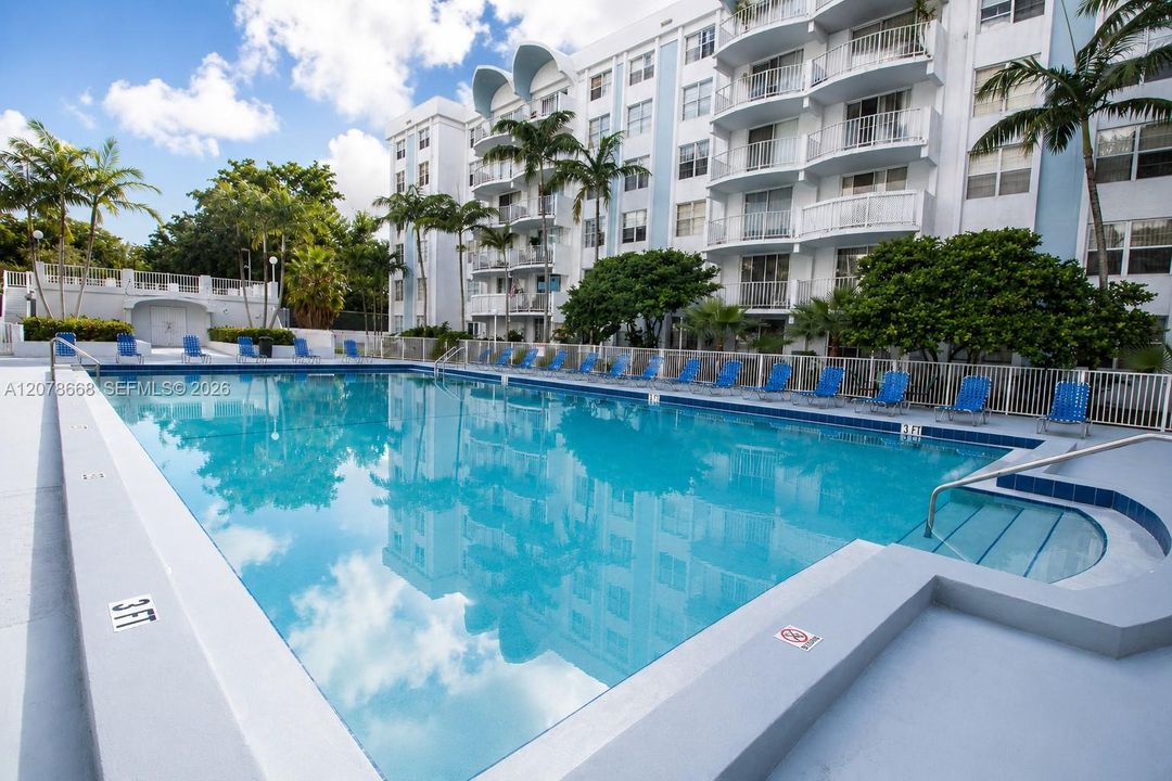 For Rent: $1,950 (2 beds, 2 baths, 1036 Square Feet)