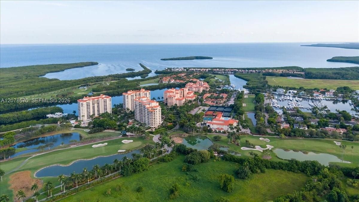 En Venta: $1,850,000 (3 camas, 3 baños, 2980 Pies cuadrados)