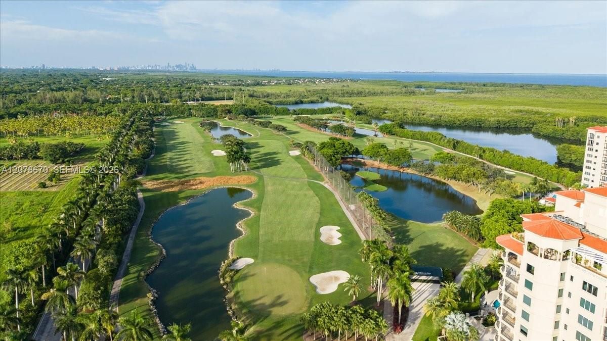 En Venta: $1,850,000 (3 camas, 3 baños, 2980 Pies cuadrados)