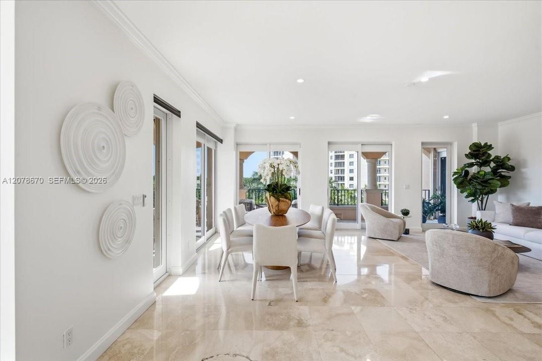 En Venta: $1,850,000 (3 camas, 3 baños, 2980 Pies cuadrados)