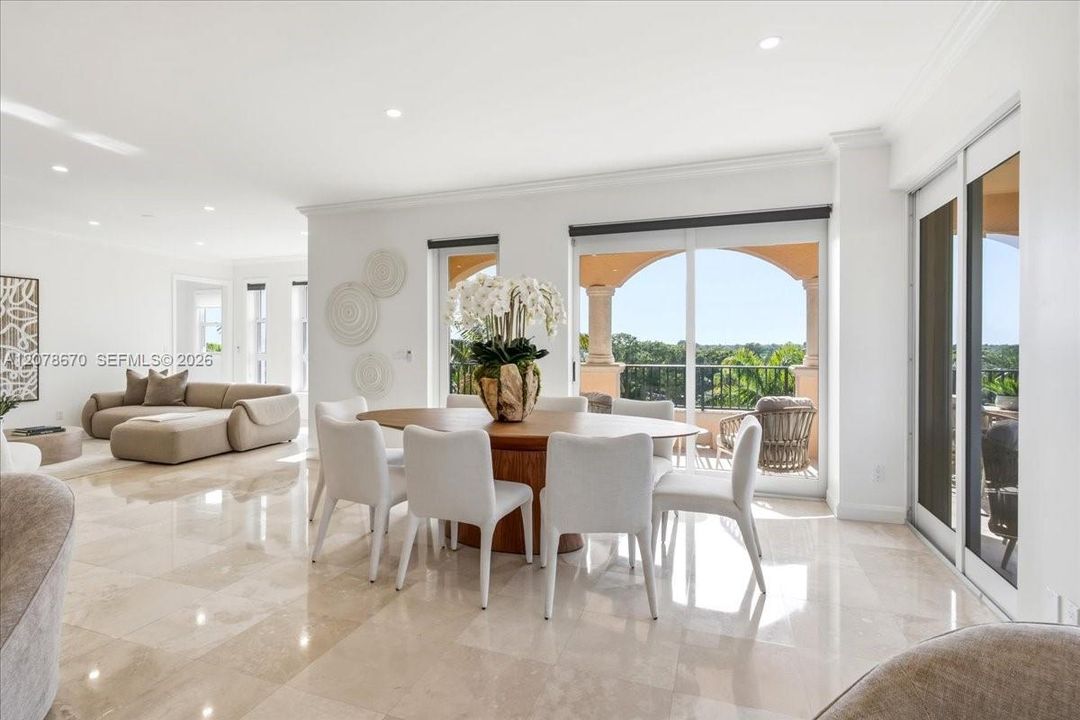 En Venta: $1,850,000 (3 camas, 3 baños, 2980 Pies cuadrados)