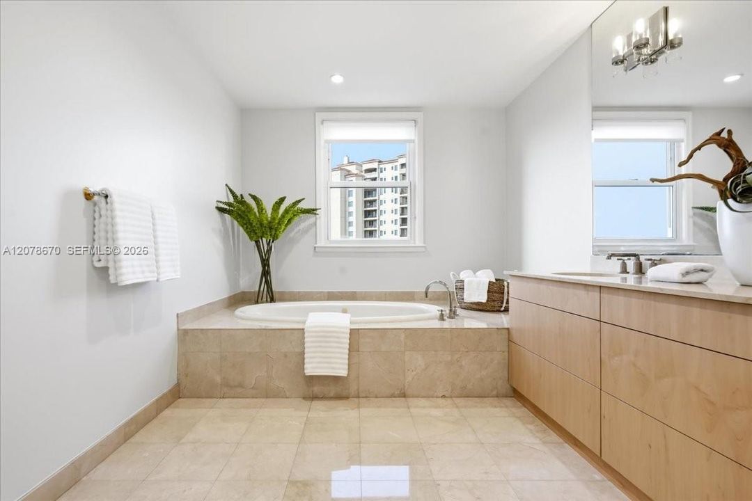 En Venta: $1,850,000 (3 camas, 3 baños, 2980 Pies cuadrados)