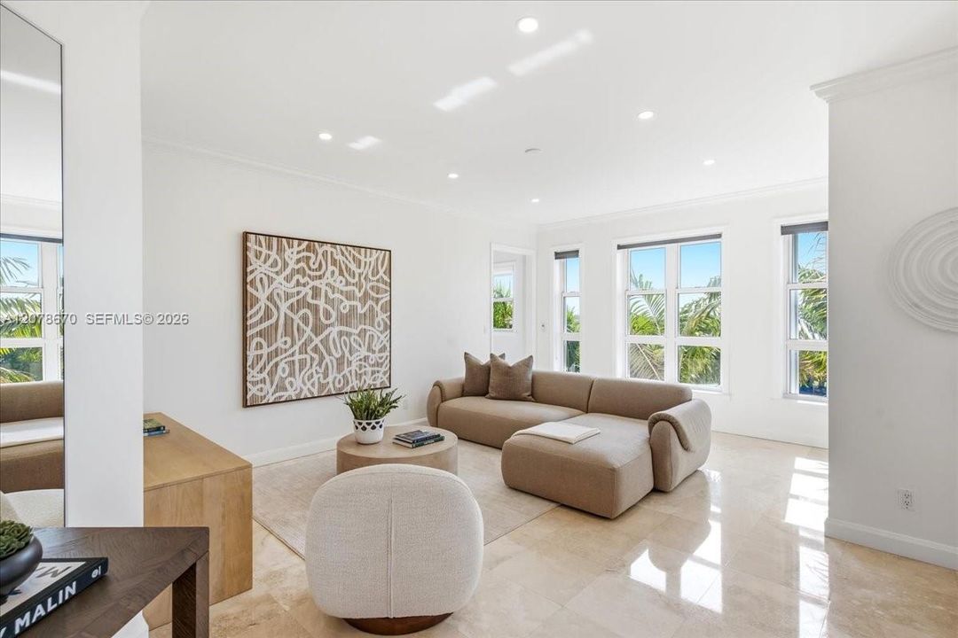 En Venta: $1,850,000 (3 camas, 3 baños, 2980 Pies cuadrados)
