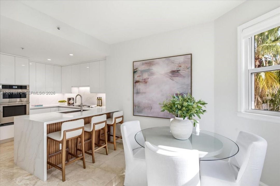 En Venta: $1,850,000 (3 camas, 3 baños, 2980 Pies cuadrados)