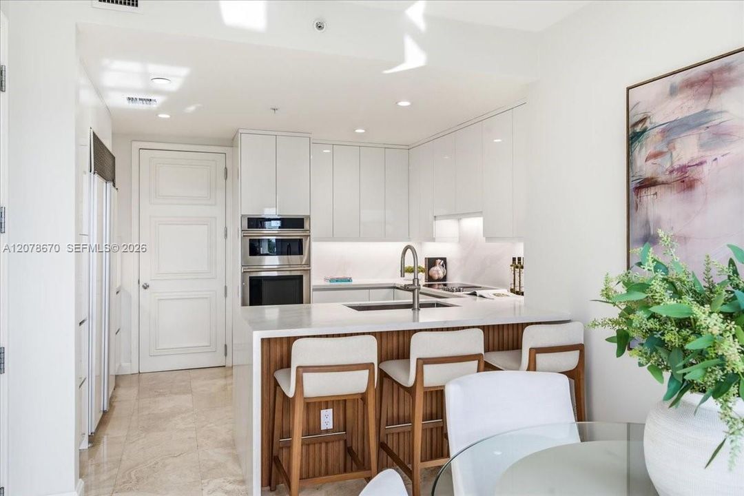 En Venta: $1,850,000 (3 camas, 3 baños, 2980 Pies cuadrados)