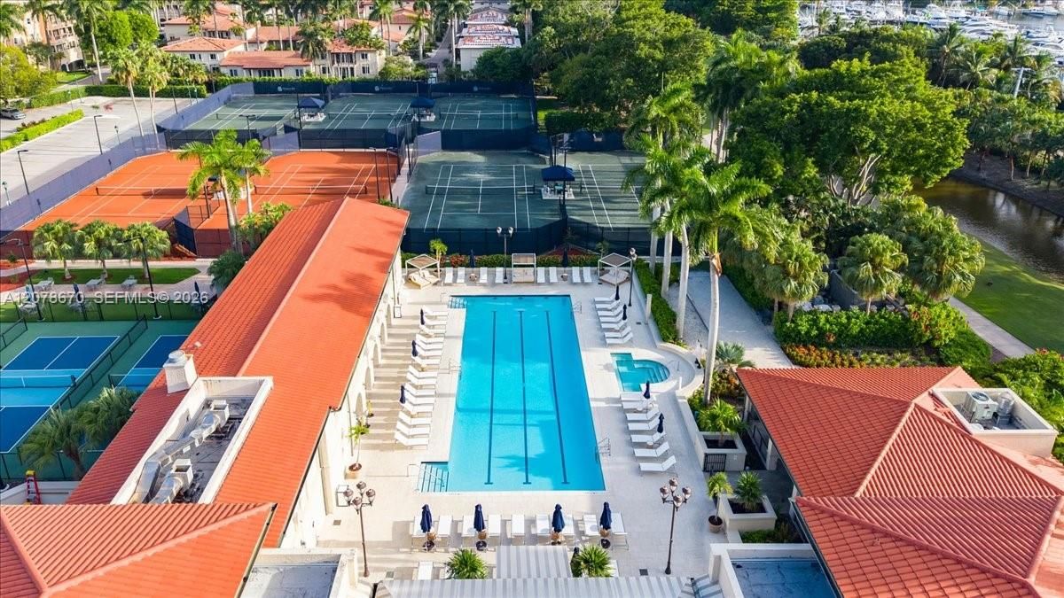 En Venta: $1,850,000 (3 camas, 3 baños, 2980 Pies cuadrados)