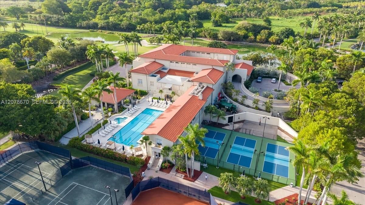 En Venta: $1,850,000 (3 camas, 3 baños, 2980 Pies cuadrados)