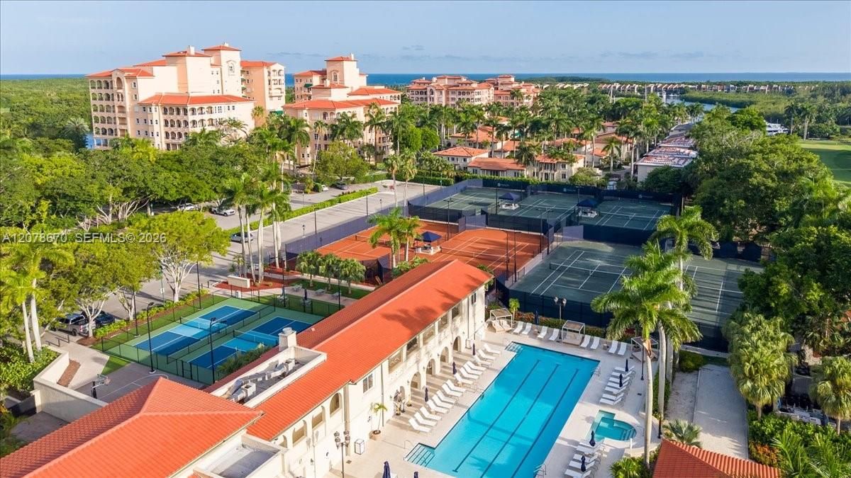 En Venta: $1,850,000 (3 camas, 3 baños, 2980 Pies cuadrados)