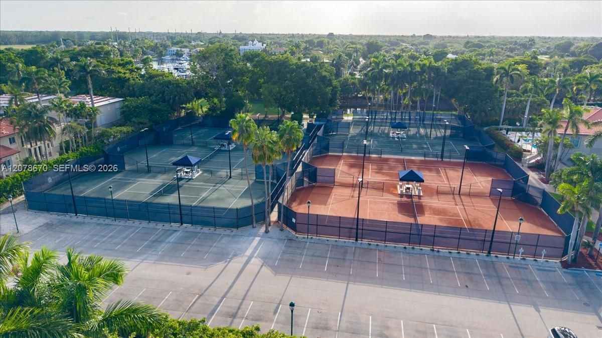 En Venta: $1,850,000 (3 camas, 3 baños, 2980 Pies cuadrados)