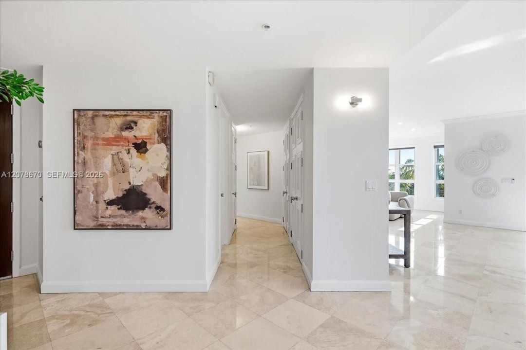 En Venta: $1,850,000 (3 camas, 3 baños, 2980 Pies cuadrados)