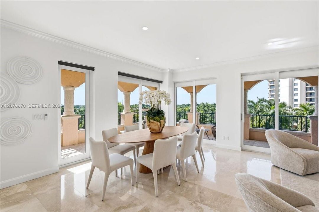 En Venta: $1,850,000 (3 camas, 3 baños, 2980 Pies cuadrados)
