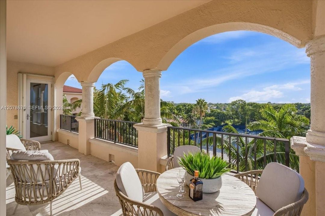En Venta: $1,850,000 (3 camas, 3 baños, 2980 Pies cuadrados)