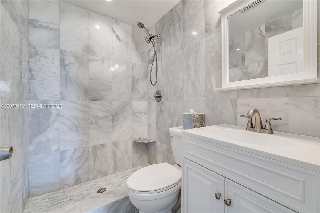 En Renta: $3,995 (3 camas, 2 baños, 1300 Pies cuadrados)