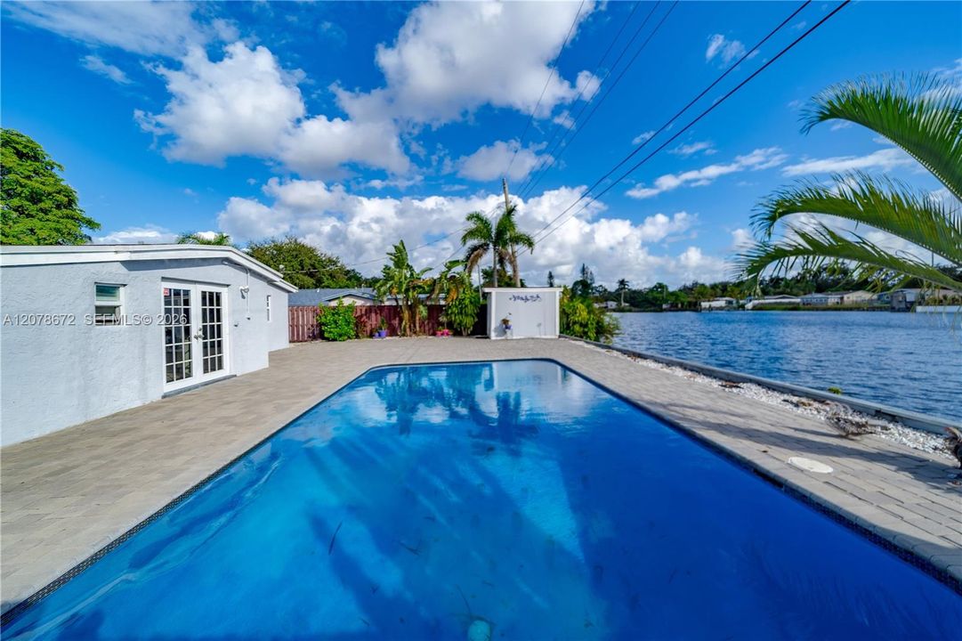 En Renta: $3,995 (3 camas, 2 baños, 1300 Pies cuadrados)
