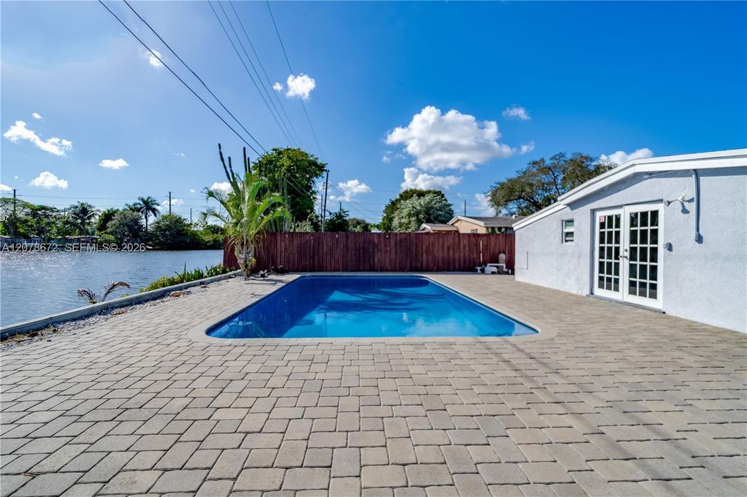 En Renta: $3,995 (3 camas, 2 baños, 1300 Pies cuadrados)